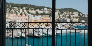 Comment gérer une location saisonnière quand on n’habite pas sur place ?