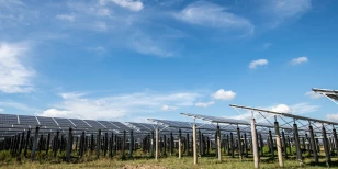 Installation de panneaux solaires en 2026 : ce qu’il faut savoir avant de se lancer