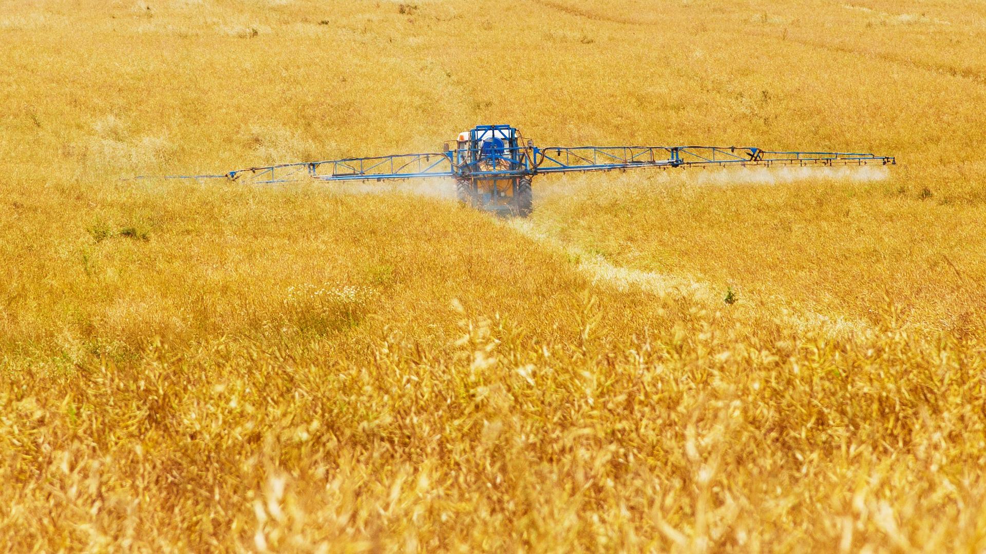 terres agricoles tracteur champ