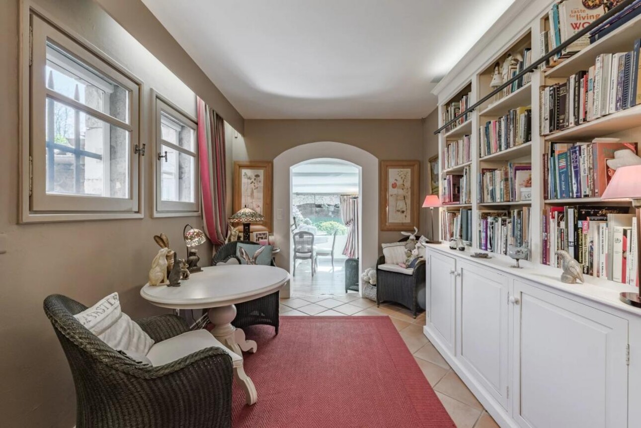 Photos 10 - Prestigious - House