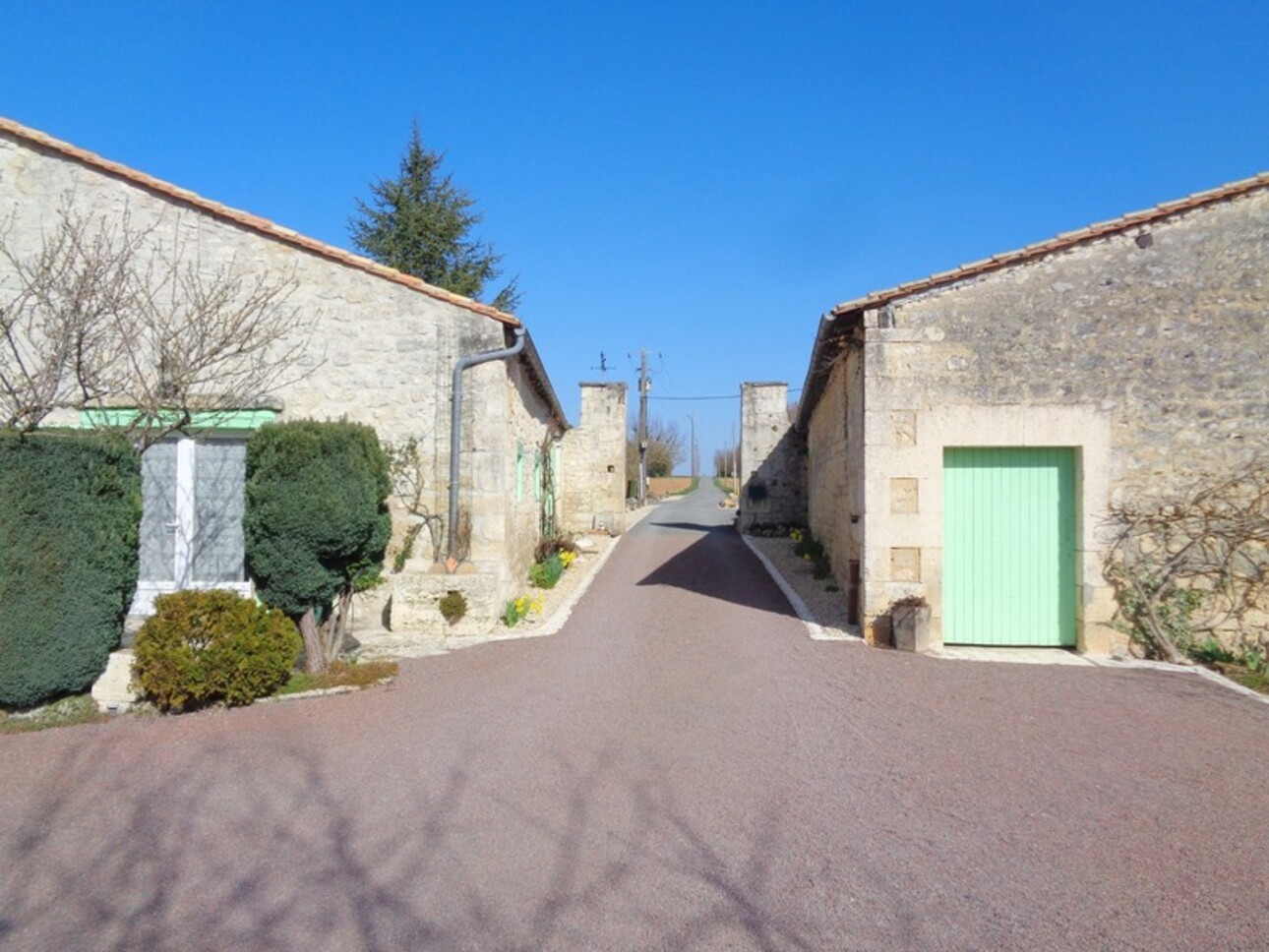 Photos 4 - Prestige - 10 Angoulême centre, VILLAGE à vendre, maison principale et 5 Gîtes, 760 m² (habitable et dépendances) pour l'ensemble sur un terrain de 28 000,00 m²
