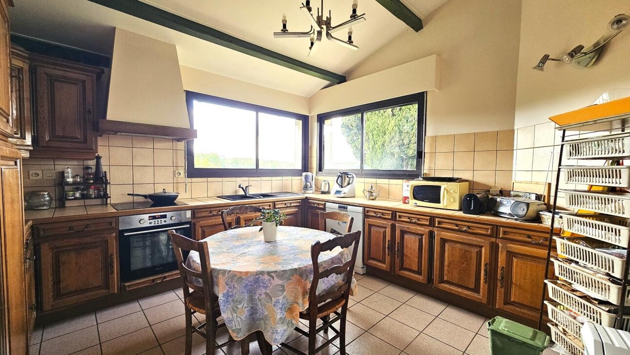 Photos 11 - Tourist - House