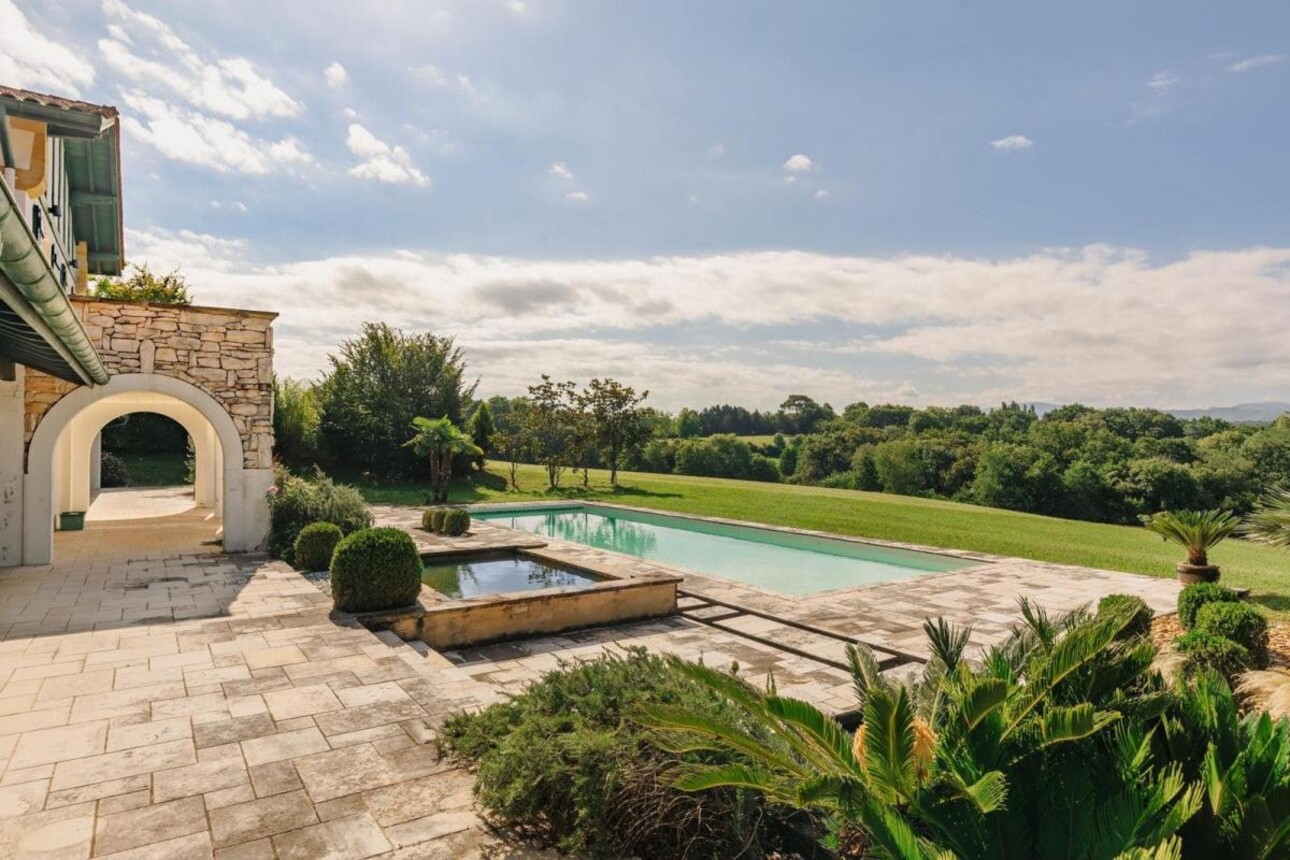 Photos 6 - Prestigious - Property