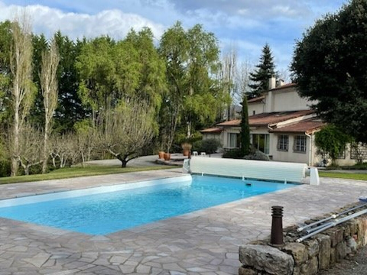 Photos 5 - Prestigious - Property