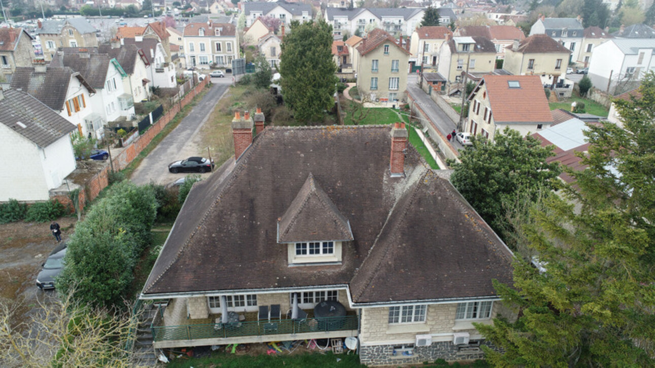 Photos 1 - Prestigious - CHATEAU THIERRY (02)proche centre ville à vendre Propriete composé d'une maison de 153 M2 et d'un bâtiment de 530 m2sur un terrain de 4258 m2