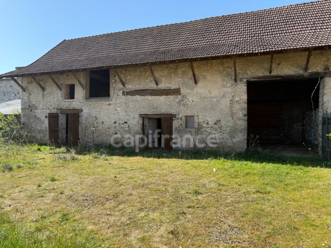 Photos 1 - Tourist - À saisir rapidement : Grange à rénover avec un potentiel incroyable !