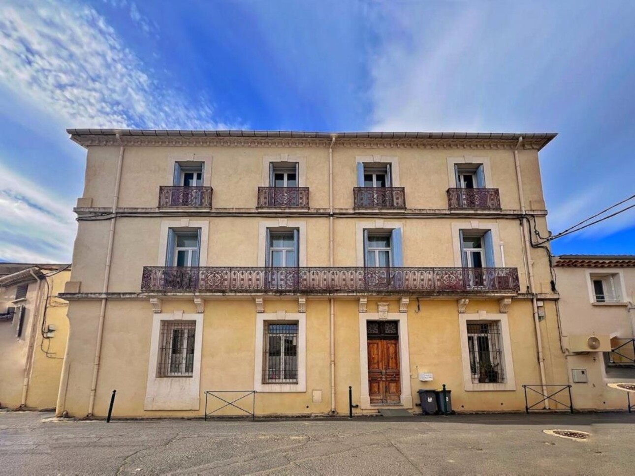Photos 1 - Prestigious - Character property