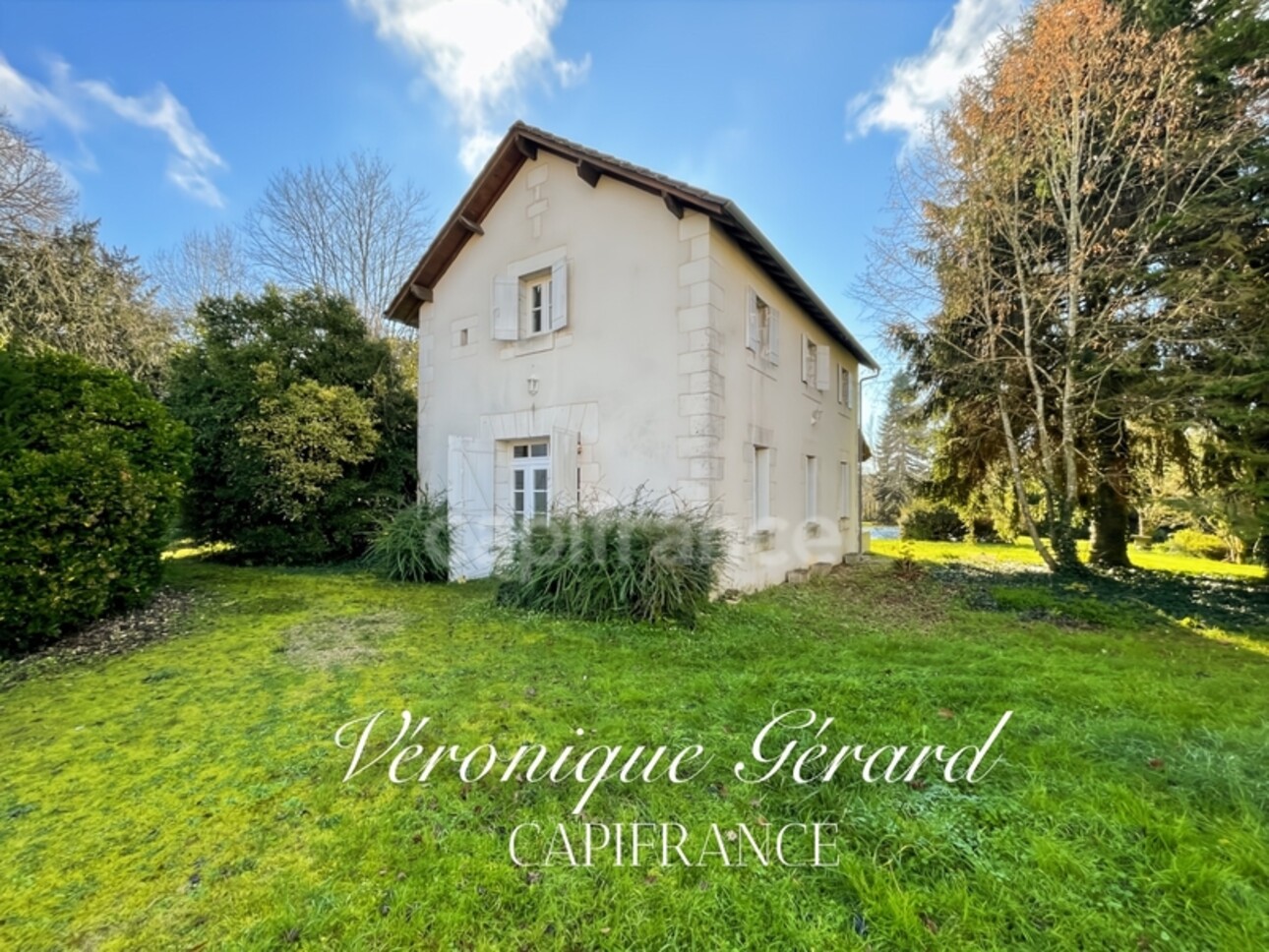 Photos 2 - Équestre - Propriété à vendre 9 pièces, 2 maisons à CHATEAU L'EVEQUE (24)  sur plus de 13 000 m²