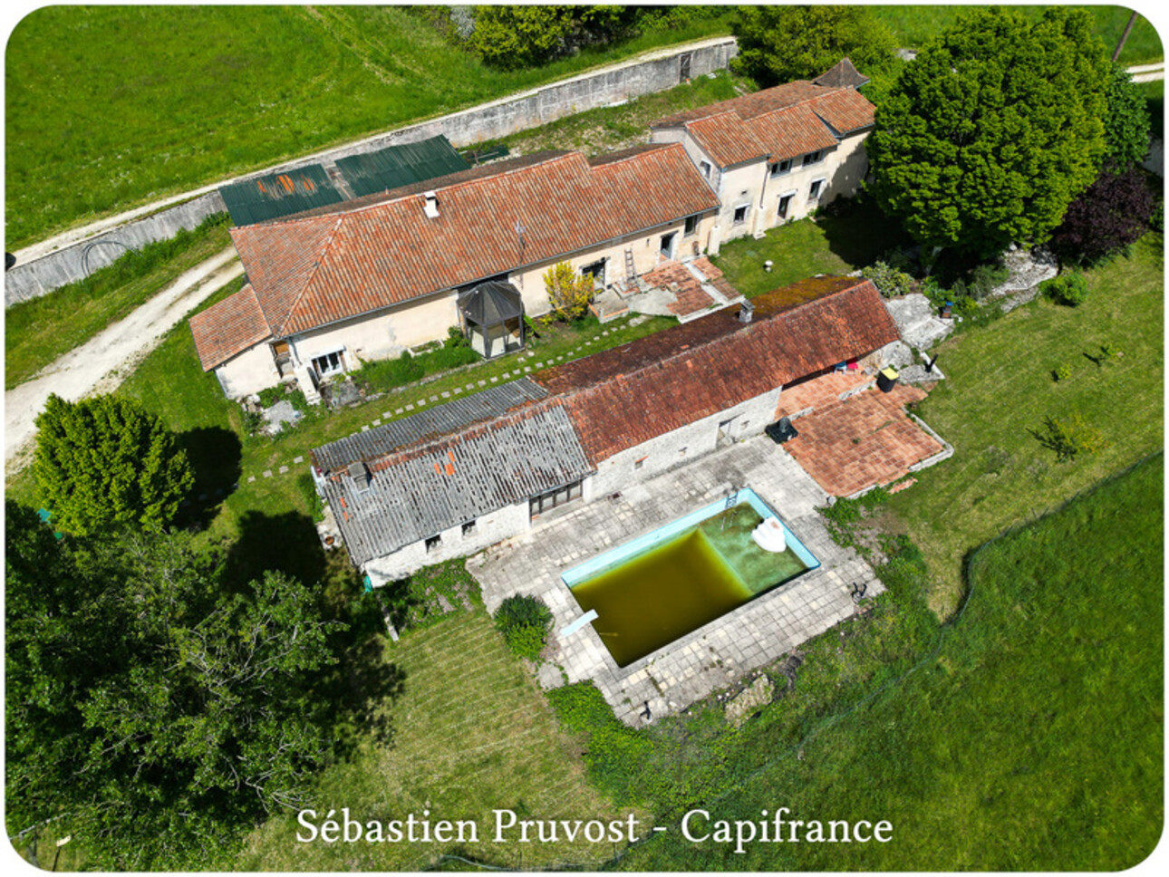 Photos 6 - Prestigious - Propriete à vendre 6 pièces proche de BRANTOME (24), site en sommet de colline, clos de murs, piscine, annexe, dépendances