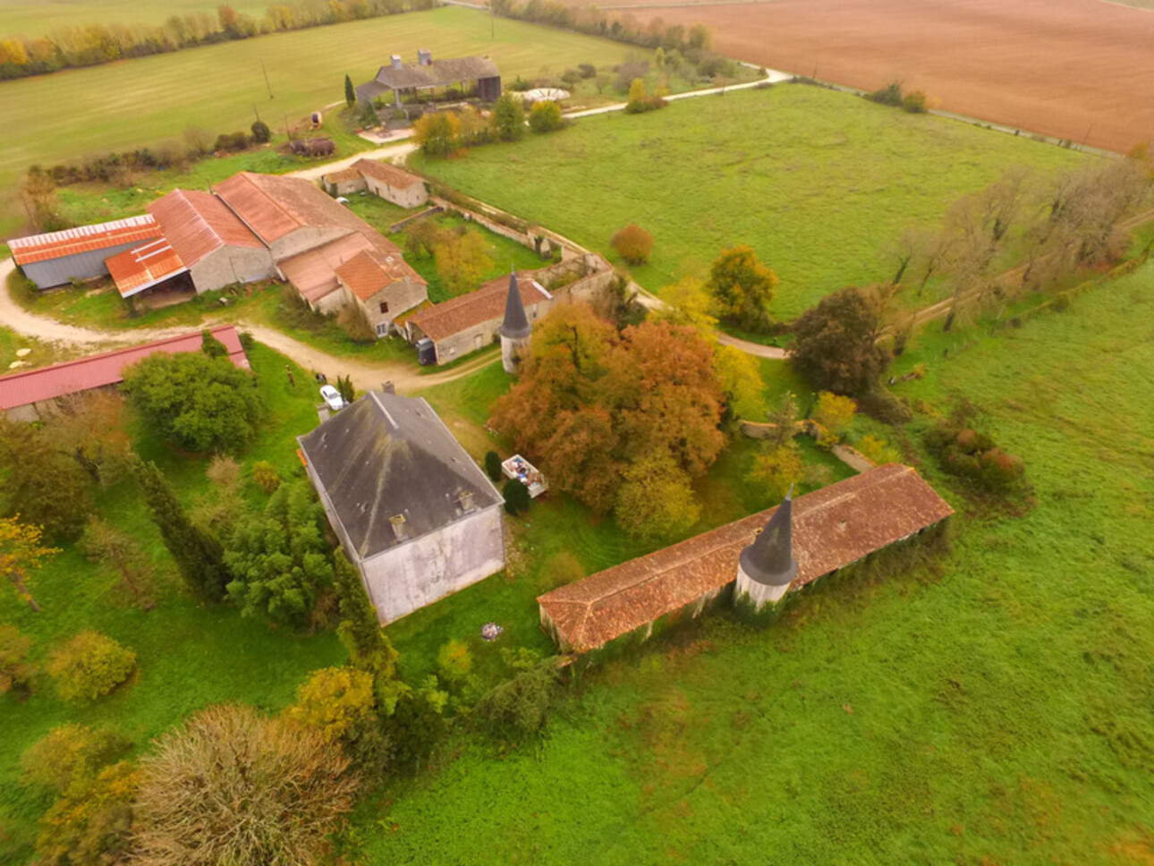 Photos 20 - Equestrian - ENSEMBLE IMMOBILIER avec MANOIR 19éme, maison, gites et dépendances