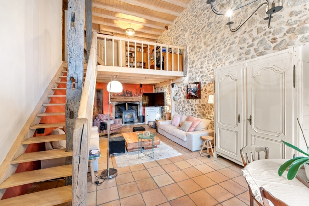 Photos 2 - Prestigious - FOR SALE – Renovated Gessienne Farm + Barn - PREVESSIN-MOENS (01)