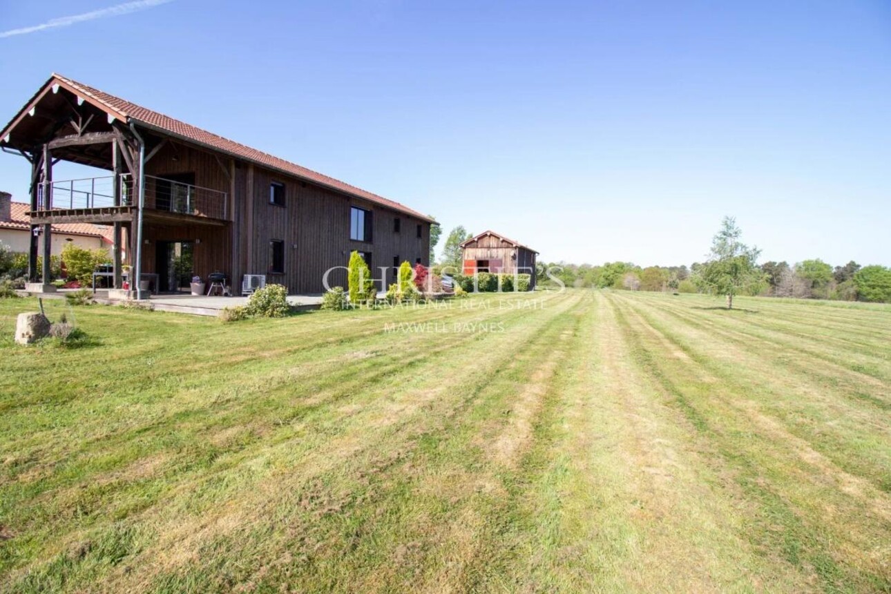 Photos 2 - Prestige - SECHOIR DE TABAC réaffectée nichée dans un cadre rural pittoresque, offrant 5 hectares de terre qui vous relient harmonieusement à la nature