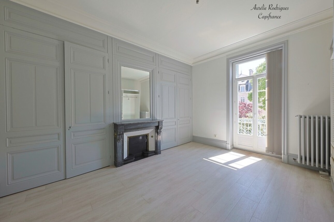 Photos 11 - Prestigious - Property for sale 14 rooms BOURG EN BRESSE (01)