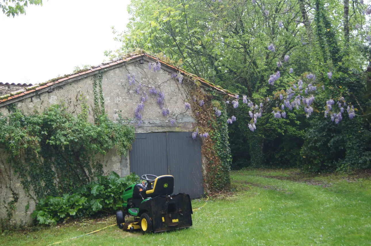 Photos 2 - Agricole - jolie maison avec batiments et 9500 m2 terrain boisé