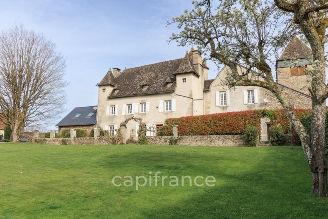 Photos 2 - Prestige - Propriété comprenant un château du 16eme siècle, une maison avec 3 chambres, un studio