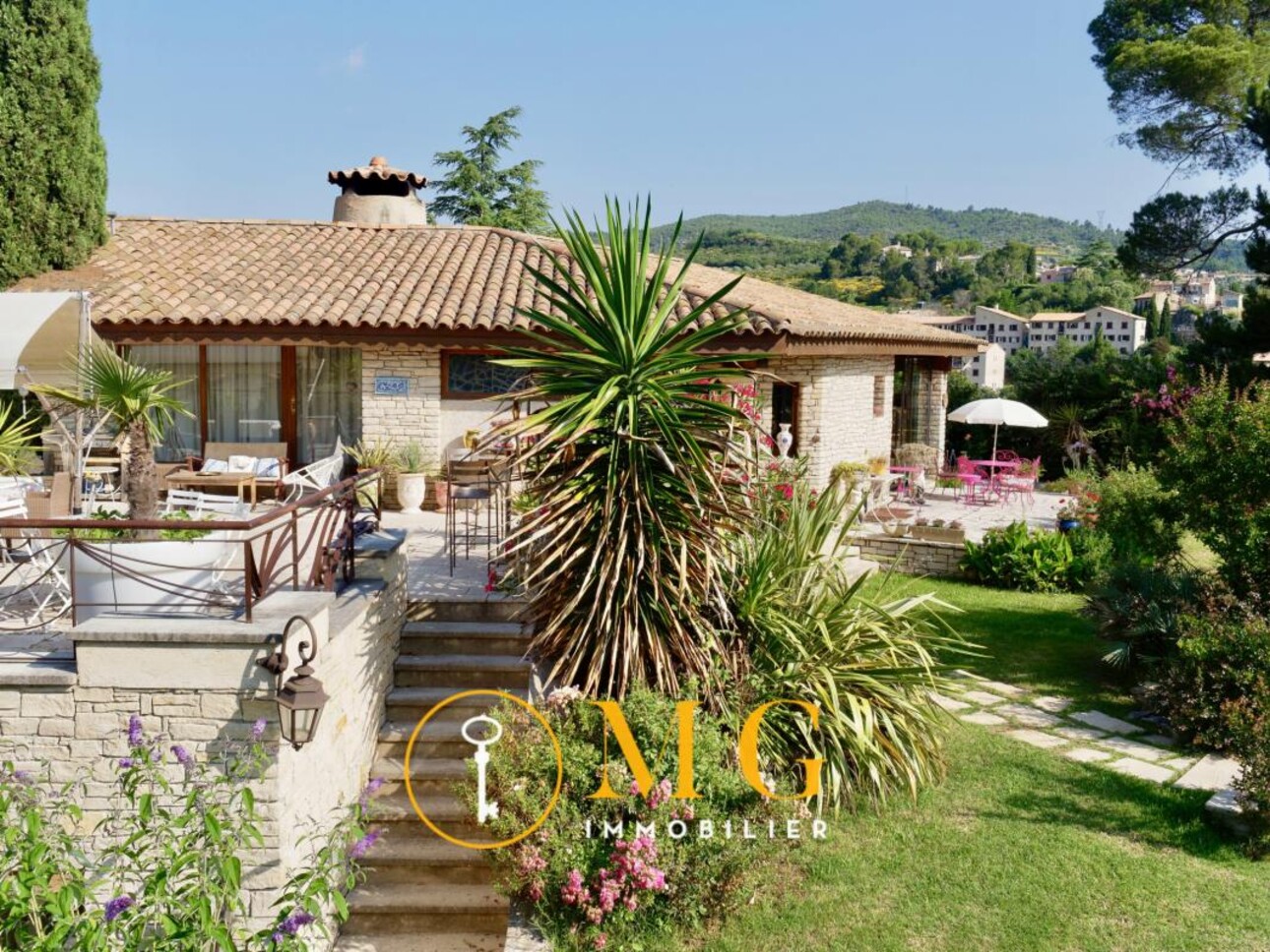 Photos 1 - Prestige - PROPRIÉTÉ AVEC VUE PANORAMIQUE ET JARDIN PAYSAGER