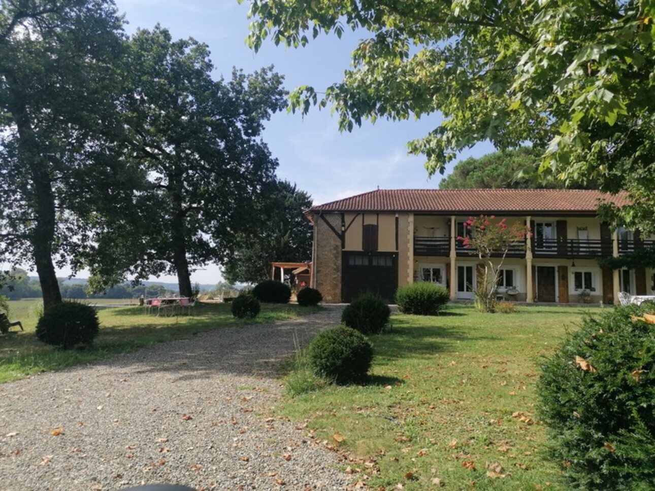 Photos 1 - Prestige - MIELAN 6 minutes: PROPRIETE de CHARME XVIIIs avec VUE, 5 chambres, garage, 1hectare, piscine, rénovation de qualité pour famille ou /et chambres d hôtes