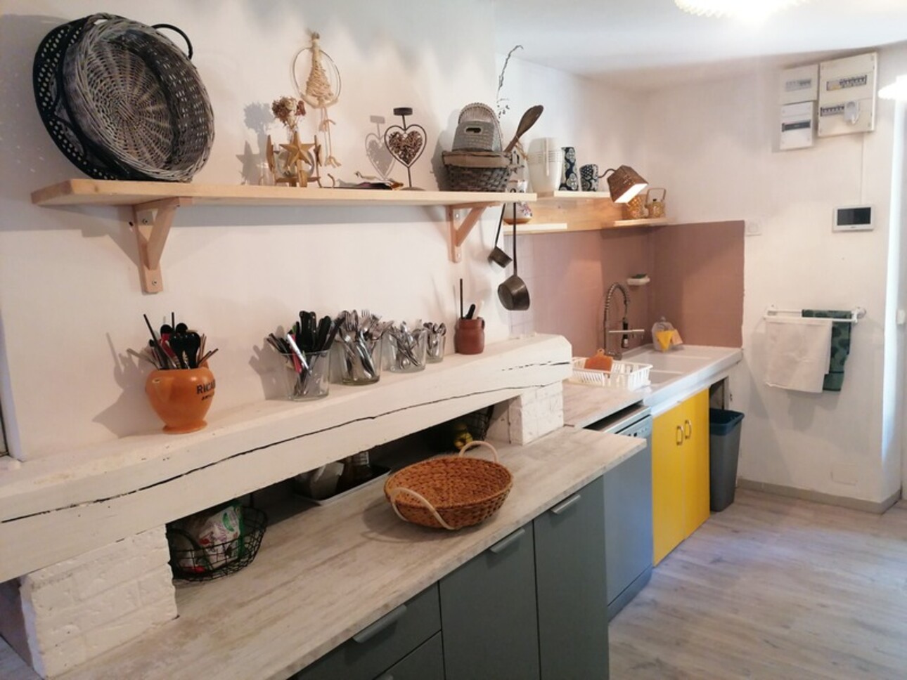 Photos 18 - Prestige - MIELAN 6 minutes: PROPRIETE de CHARME XVIIIs avec VUE, 5 chambres, garage, 1hectare, piscine, rénovation de qualité pour famille ou /et chambres d hôtes