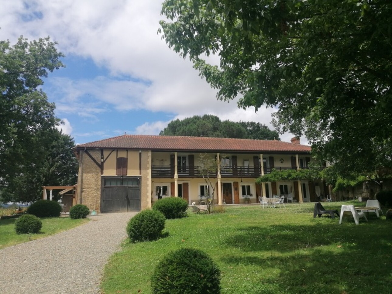 Photos 34 - Prestige - MIELAN 6 minutes: PROPRIETE de CHARME XVIIIs avec VUE, 5 chambres, garage, 1hectare, piscine, rénovation de qualité pour famille ou /et chambres d hôtes