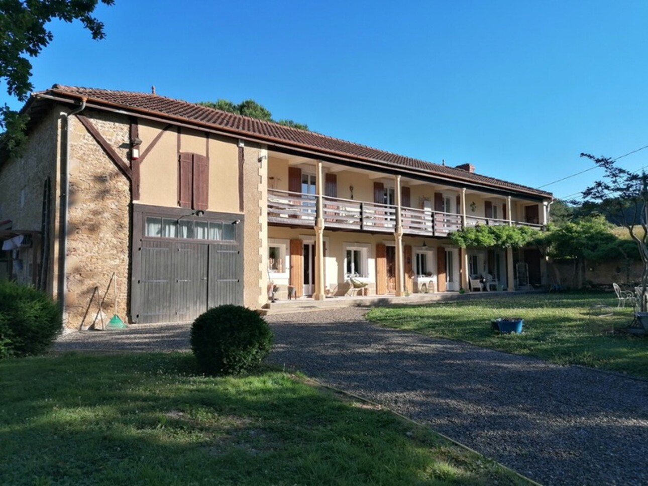 Photos 42 - Prestige - MIELAN 6 minutes: PROPRIETE de CHARME XVIIIs avec VUE, 5 chambres, garage, 1hectare, piscine, rénovation de qualité pour famille ou /et chambres d hôtes