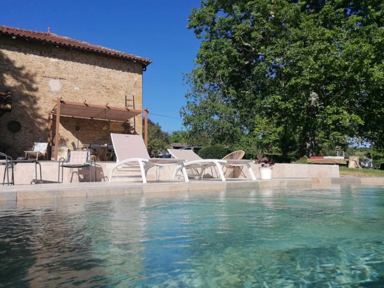 Photos 45 - Prestige - MIELAN 6 minutes: PROPRIETE de CHARME XVIIIs avec VUE, 5 chambres, garage, 1hectare, piscine, rénovation de qualité pour famille ou /et chambres d hôtes