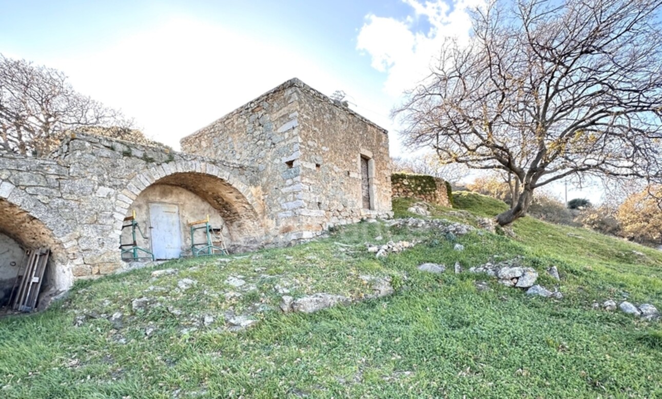 Photos 2 - Prestigious - CATERI EXCLUSIVE: Property with sea and mountain views, with villa, straw bale and land.
