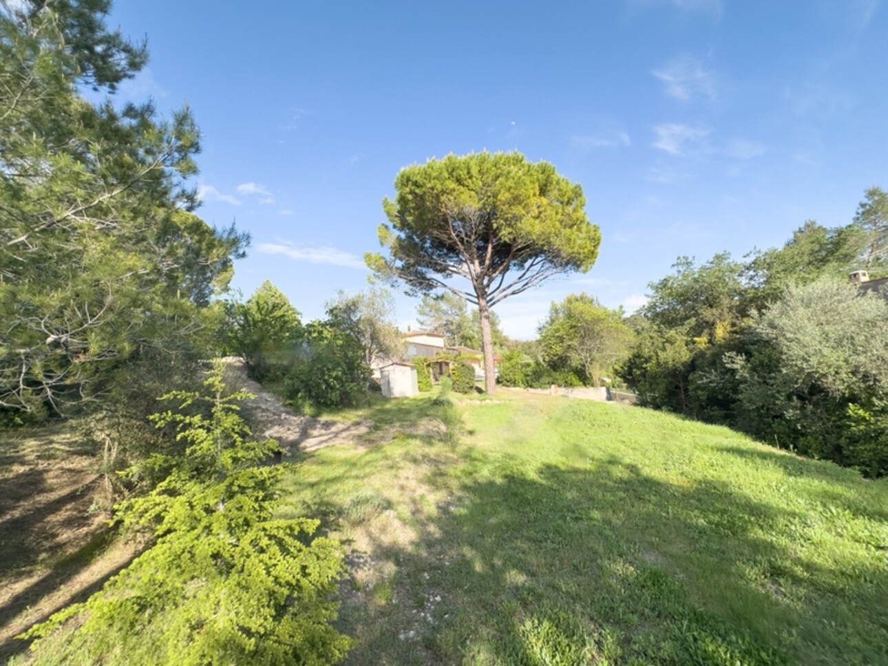 Photos 6 - Prestige - Bagnols-en-Forêt – villa 134 m² avec piscine à débordement et terrain de 2100 m²