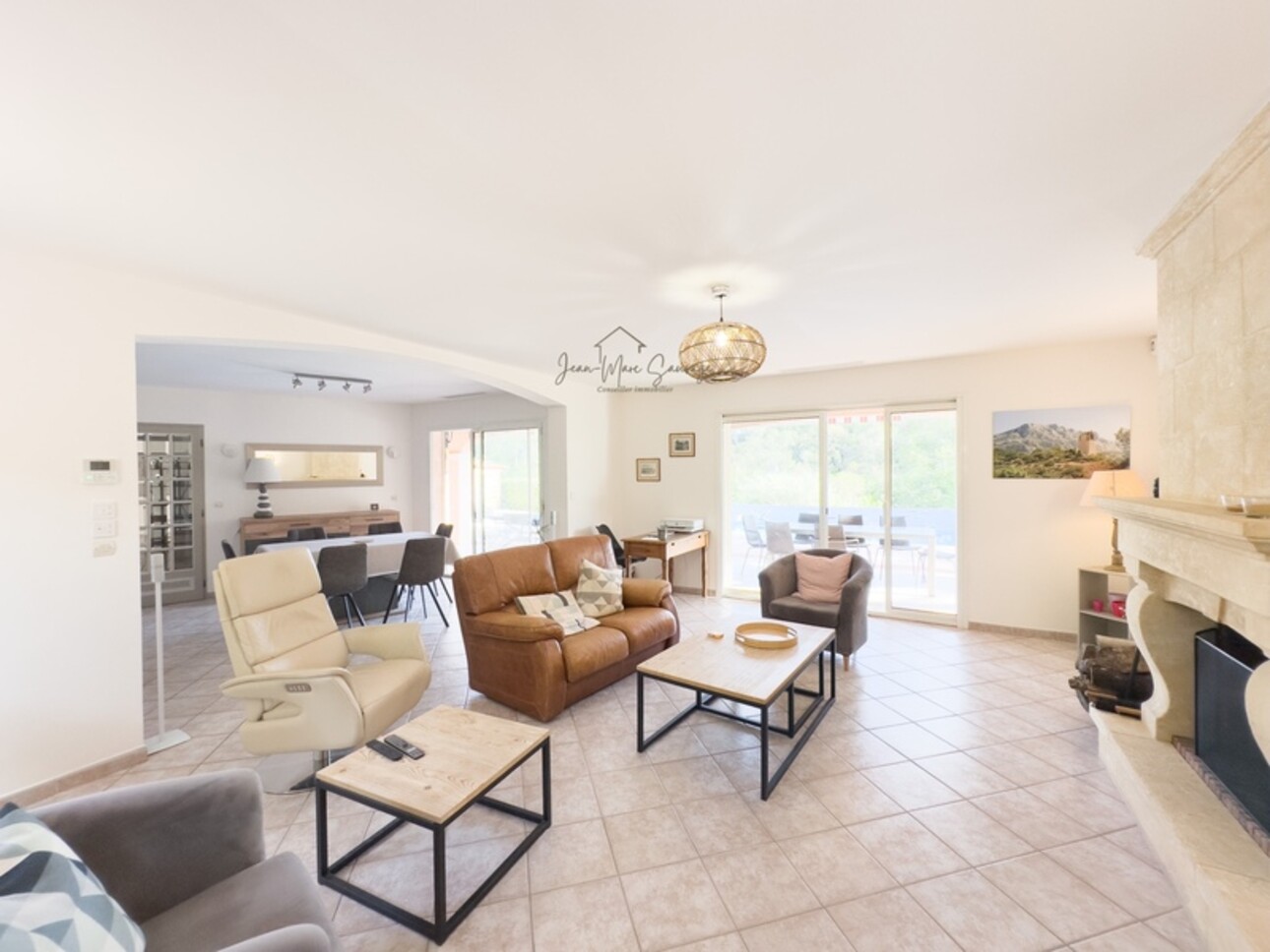 Photos 7 - Prestige - Bagnols-en-Forêt – villa 134 m² avec piscine à débordement et terrain de 2100 m²