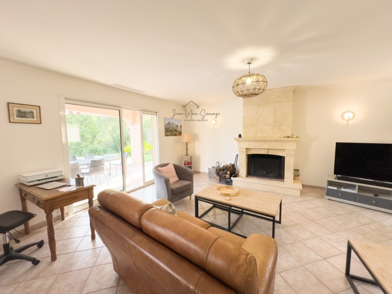 Photos 8 - Prestige - Bagnols-en-Forêt – villa 134 m² avec piscine à débordement et terrain de 2100 m²