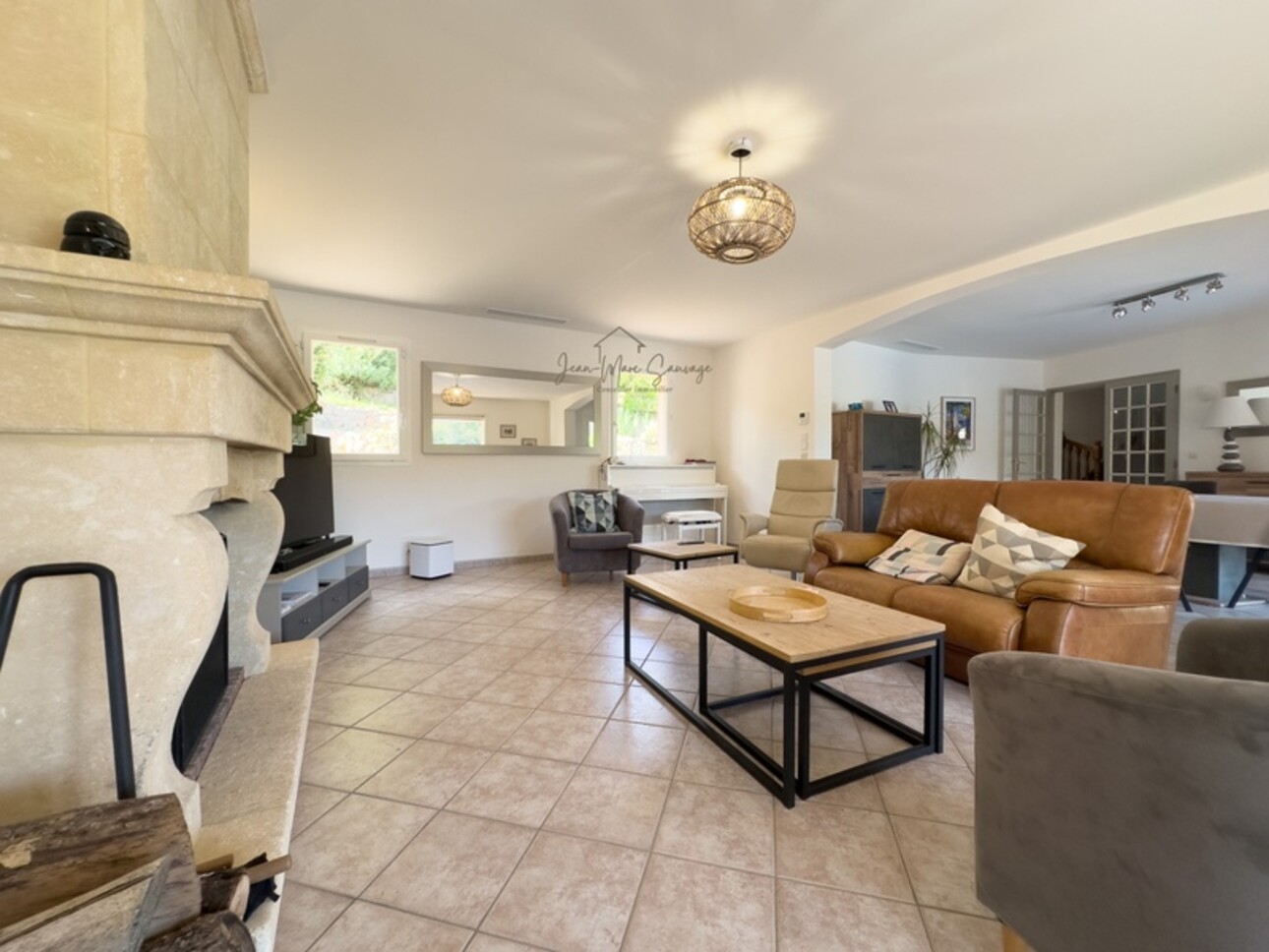 Photos 10 - Prestige - Bagnols-en-Forêt – villa 134 m² avec piscine à débordement et terrain de 2100 m²