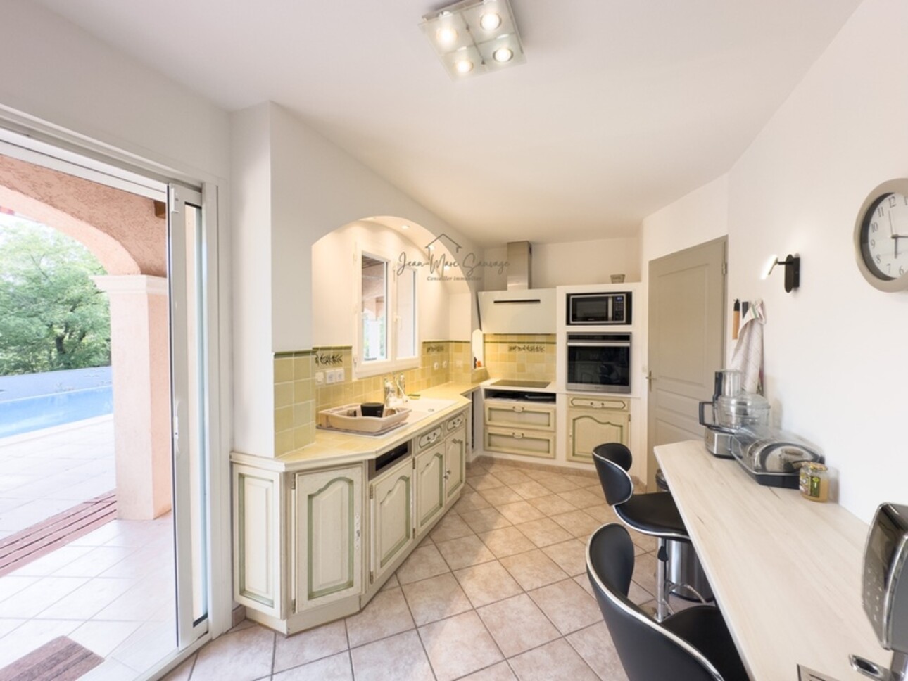 Photos 13 - Prestige - Bagnols-en-Forêt – villa 134 m² avec piscine à débordement et terrain de 2100 m²