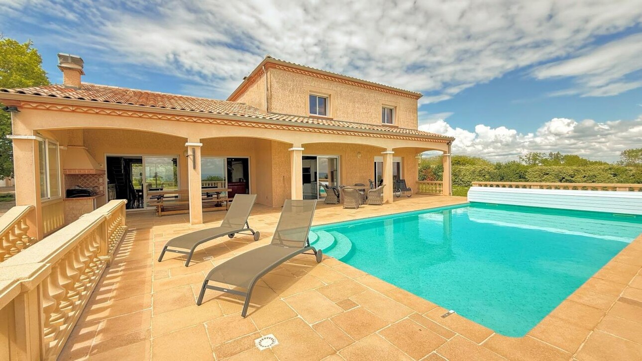 Photos 1 - Prestigious - Property