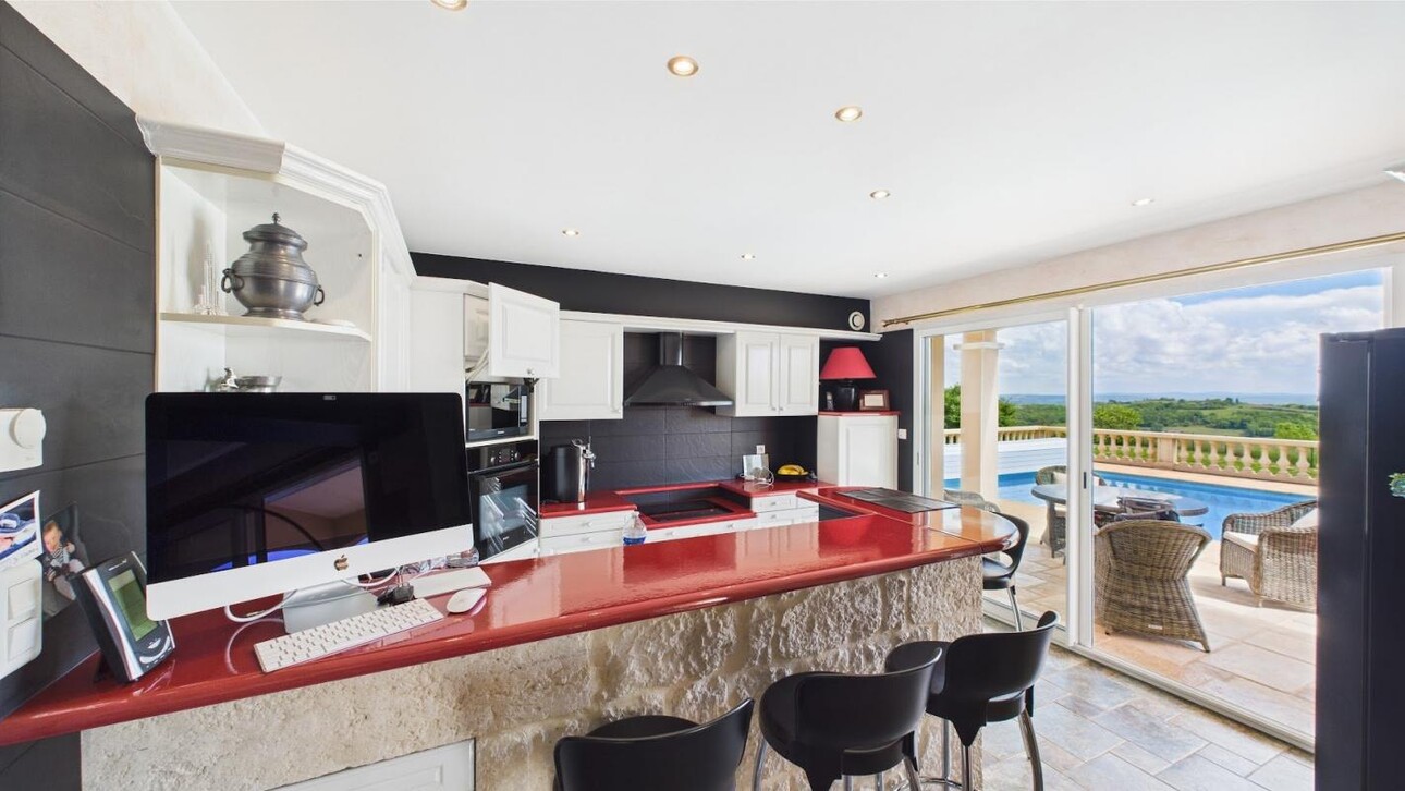 Photos 11 - Prestigious - Property