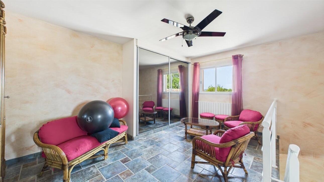 Photos 17 - Prestigious - Property
