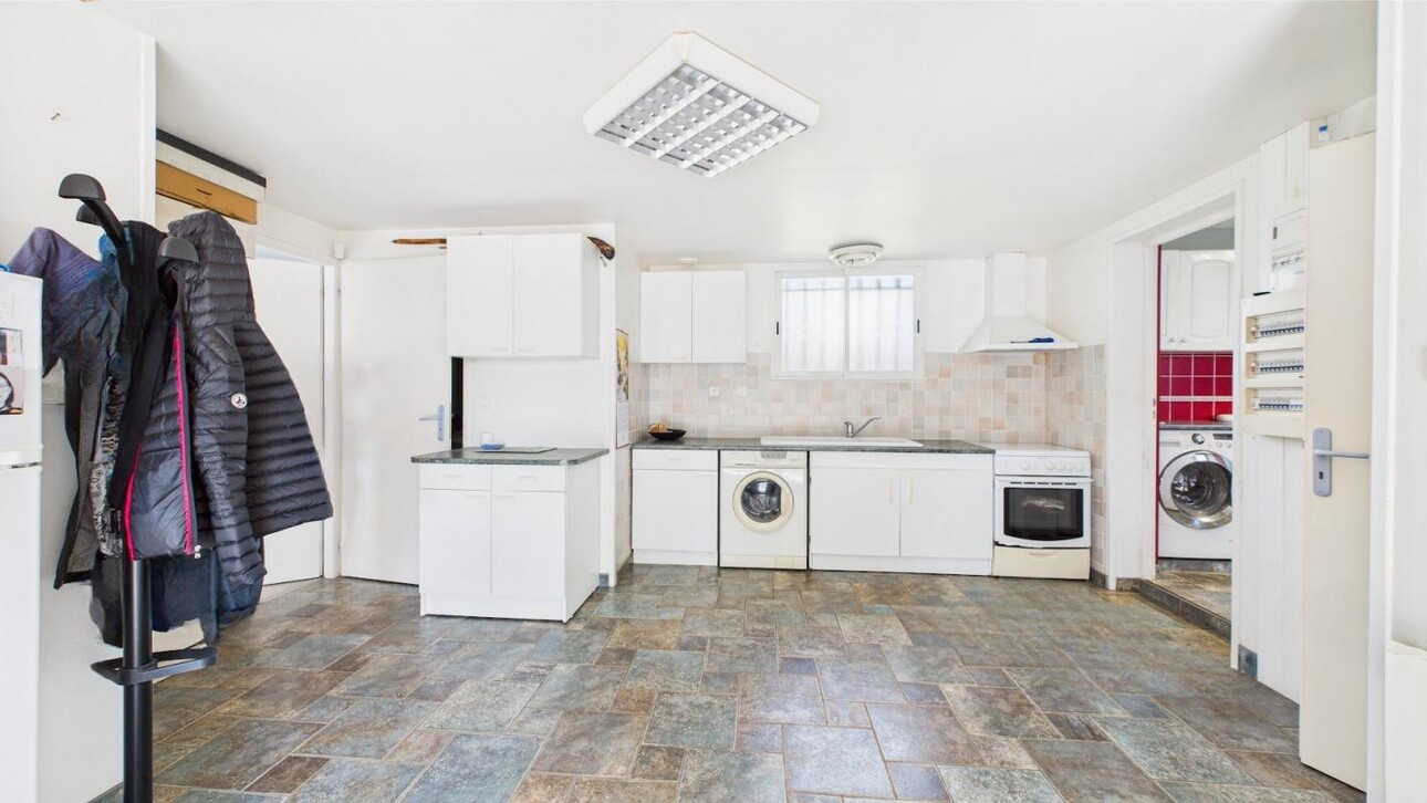 Photos 20 - Prestigious - Property