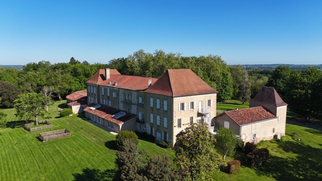 Photos 1 - Prestige - Dpt Gers (32), à vendre MARCIAC proche , Beau CHATEAU dominant sur 8ha ideal acueil public, EVENEMENTIEL, résidence séniors, communauté, habitat partagé