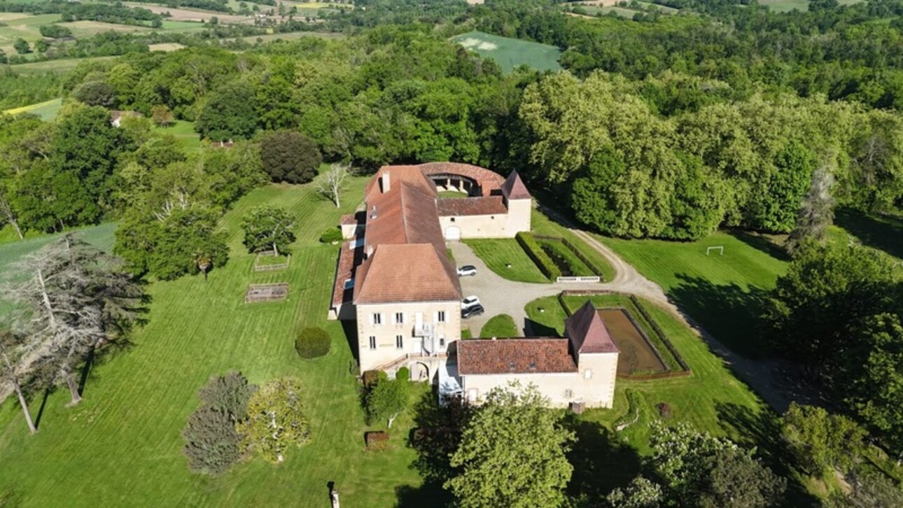 Photos 2 - Prestige - Dpt Gers (32), à vendre MARCIAC proche , Beau CHATEAU dominant sur 8ha ideal acueil public, EVENEMENTIEL, résidence séniors, communauté, habitat partagé