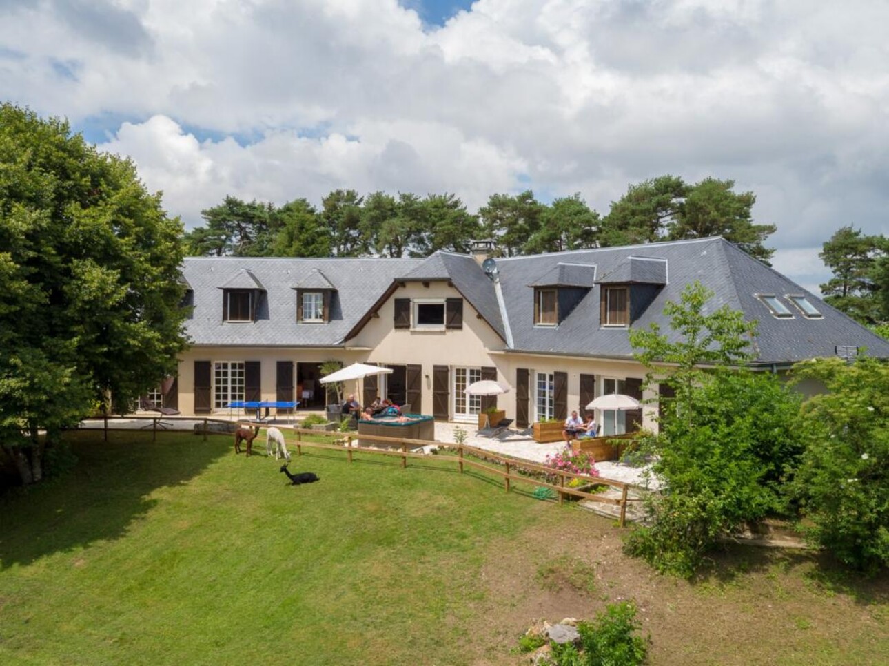 Photos 1 - Prestigious - Property