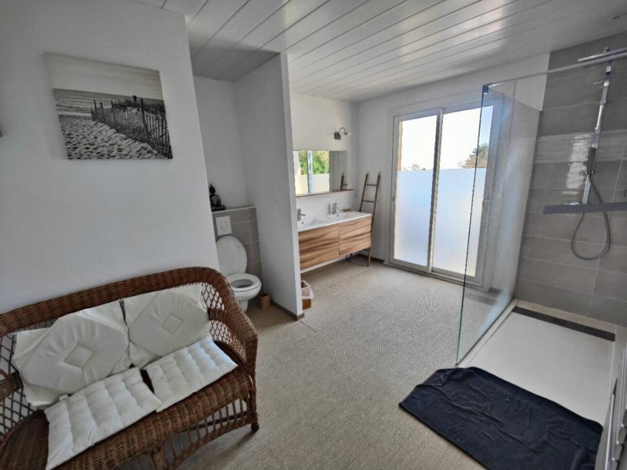 Photos 14 - Prestigious - Property