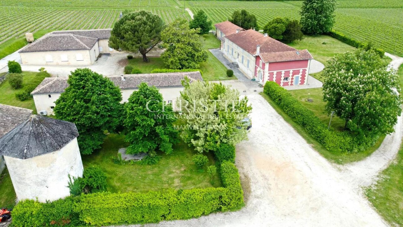 Photos 1 - Vineyard - 28 ha wine estate in excellent condition with attractive buildings