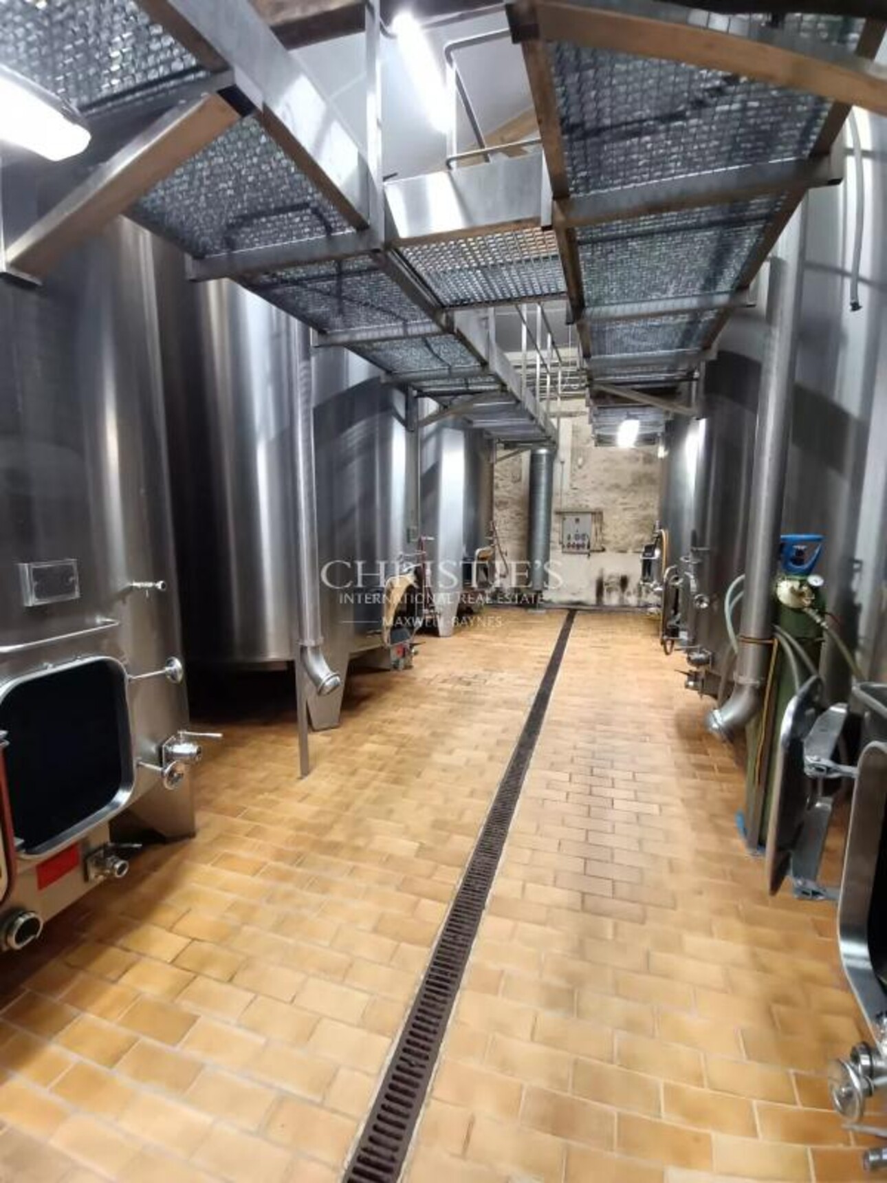 Photos 9 - Vineyard - 28 ha wine estate in excellent condition with attractive buildings