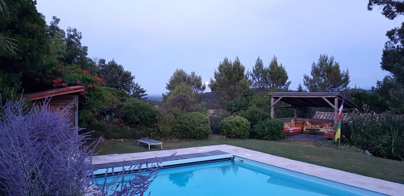 Photos 4 - Prestigious - Property