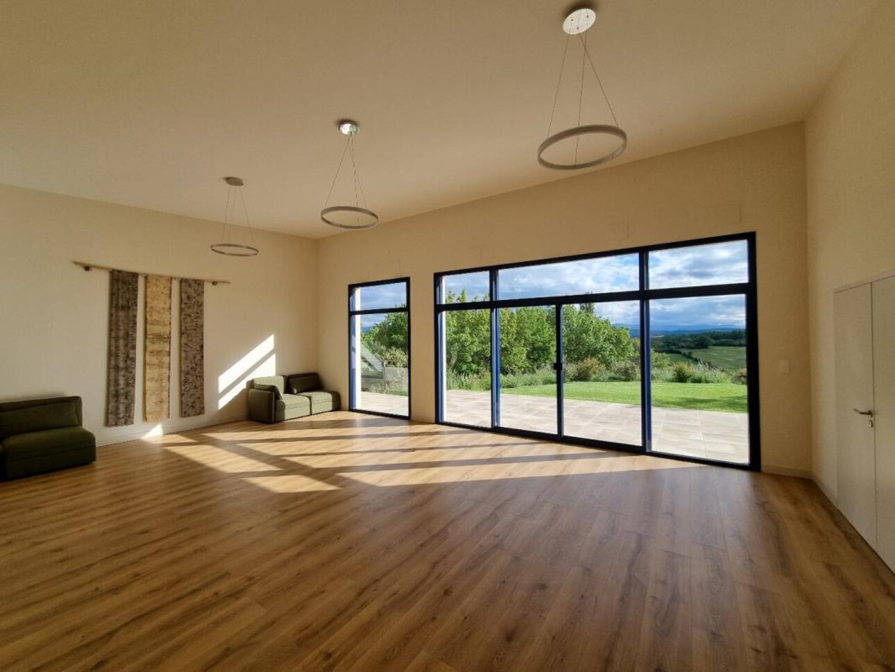 Photos 12 - Prestigious - Property