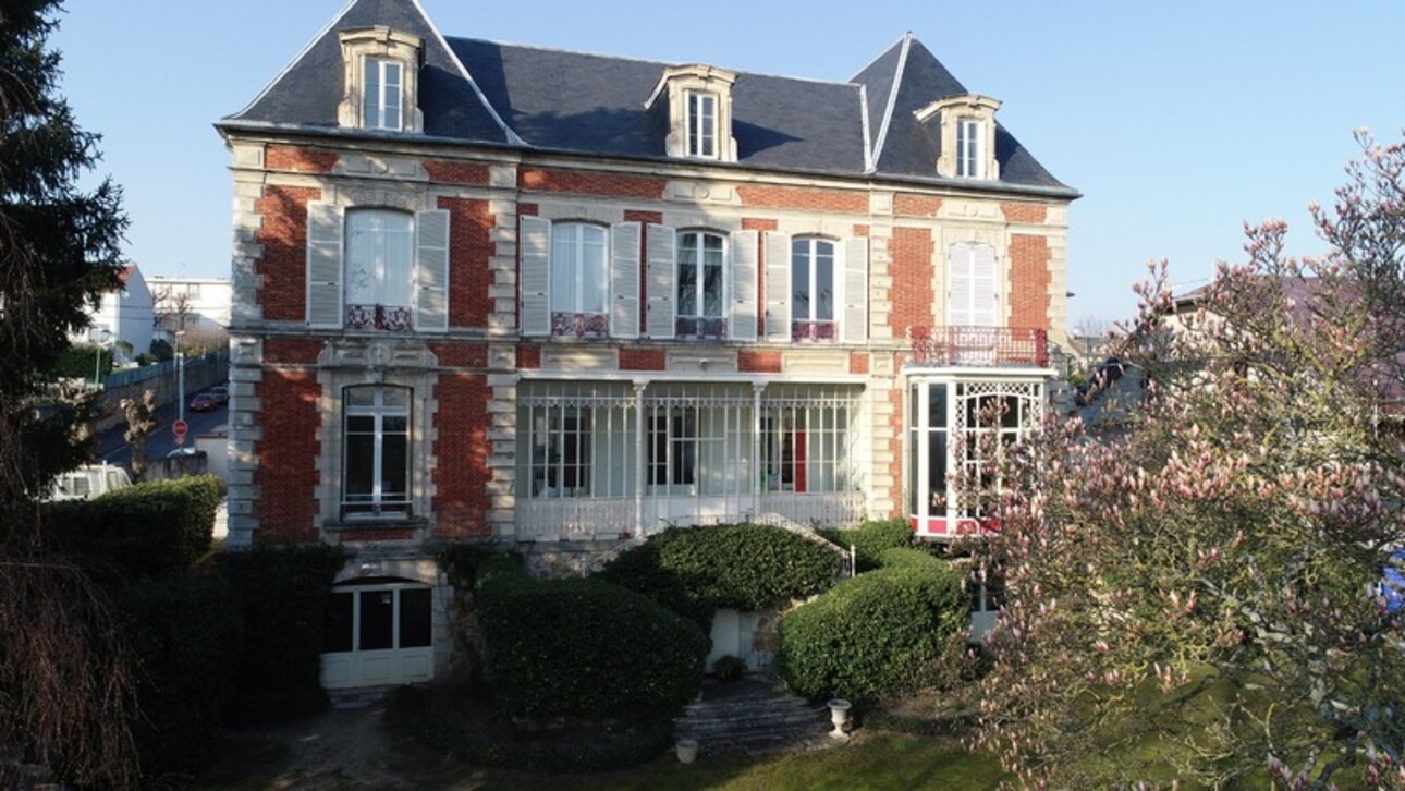 Photos 1 - Prestigious - Department Aisne (02), CHATEAU THIERRY center, 1850 residence of 600 m² of living space and enclosed