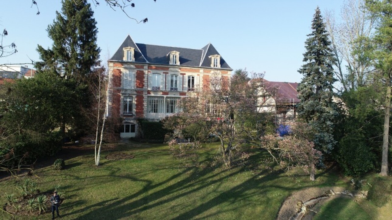 Photos 12 - Prestigious - Department Aisne (02), CHATEAU THIERRY center, 1850 residence of 600 m² of living space and enclosed