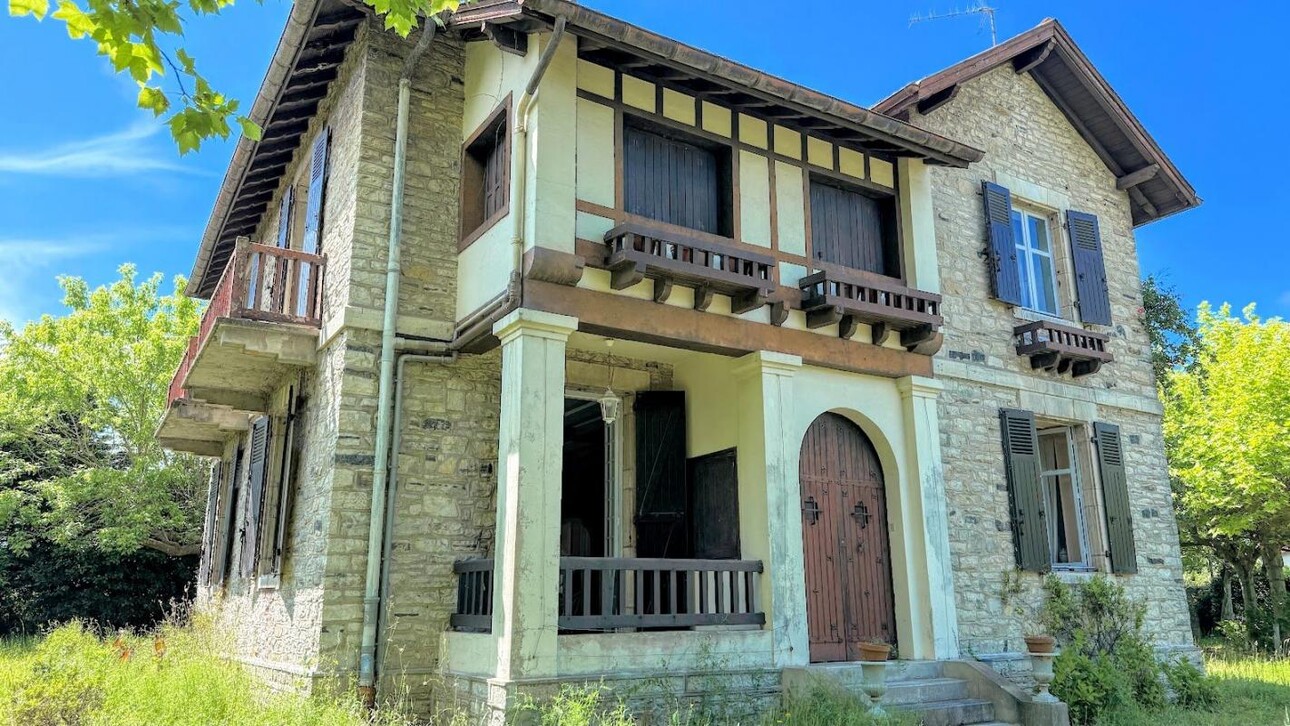 Photos 1 - Prestigious - Property