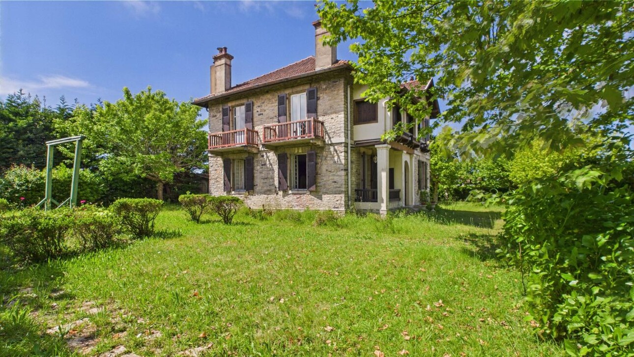Photos 3 - Prestigious - Property