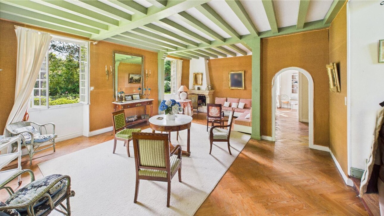 Photos 6 - Prestigious - Property