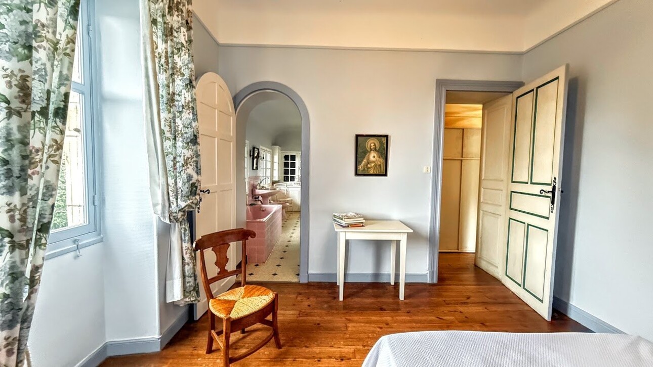 Photos 11 - Prestigious - Property