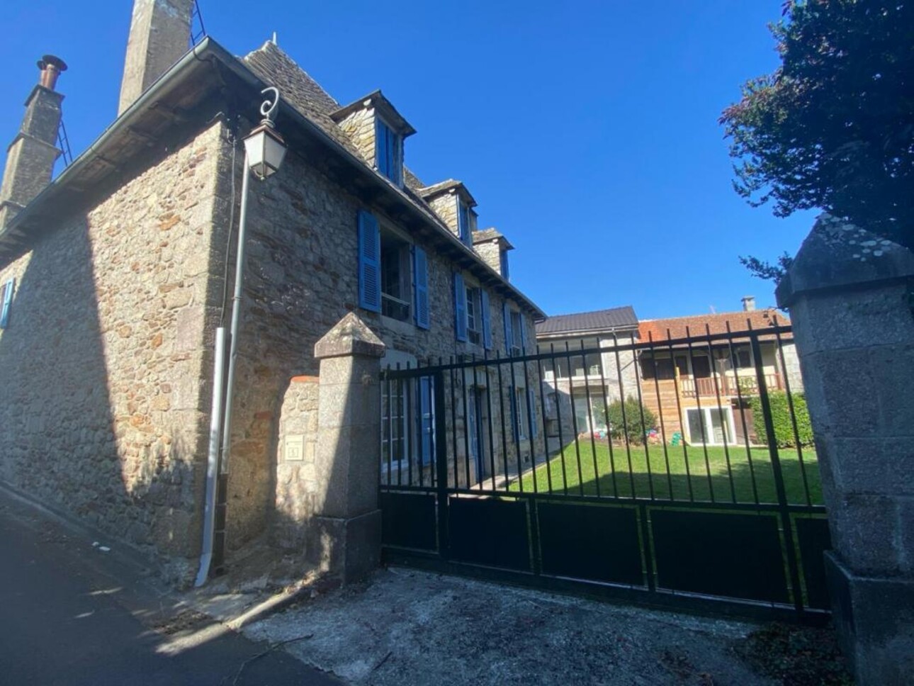 Photos 18 - Prestigious - House